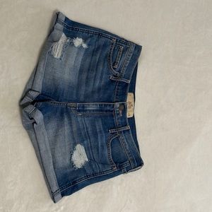 Hollister high rise vintage denim shorts!